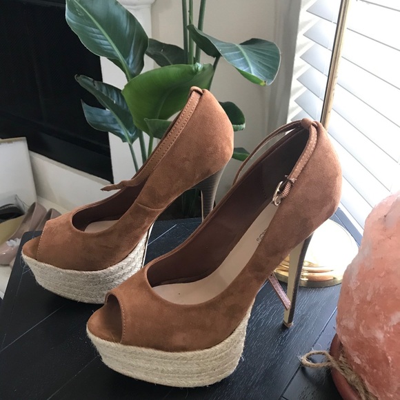 Sexy ShoeDazzle Open Toe Pump - Picture 5 of 6